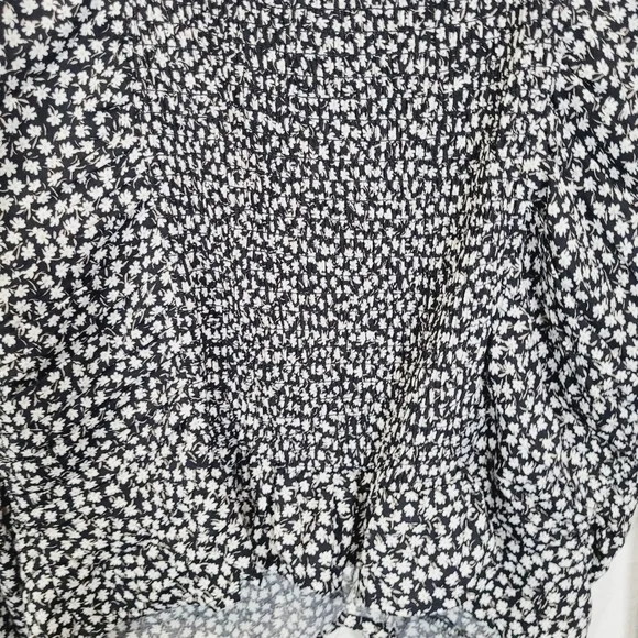 H&M draped low cut blouse - Picture 7 of 9